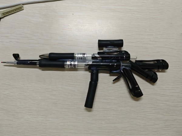 顺市配资 悄然流行的“笔枪”有多危险？记者实测：轻松击穿气球