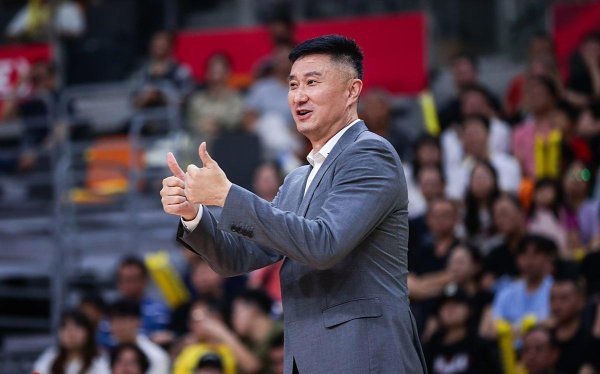 股融通 杜锋仅7人可用，刘晓宇向教练转型，广州后卫离队，杨瀚森练三分