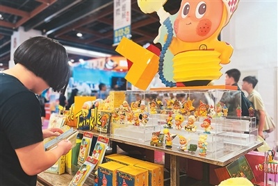 聚富人 与岛内年轻人一起领略潮玩魅力